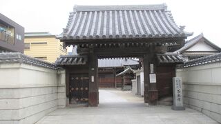 手水舎の彫刻は見応えがあります。