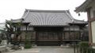 五輪塔、お地蔵さん、慰霊殿建立の碑がありました。