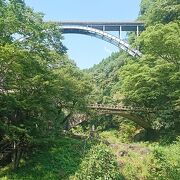 高千穂峡の五ヶ瀬川に架かる３つのアーチ橋の一つ