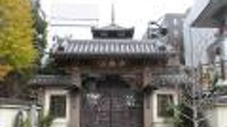 祖師堂の上には立派な相輪がありました。