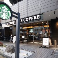 一階にあるスタバは便利ですね。