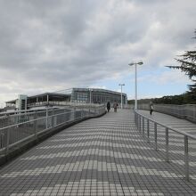 帰り道の先に駅が見えます