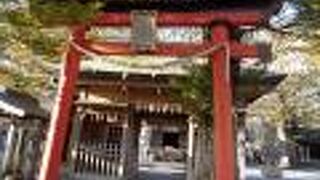 雅楽が鳴り響く