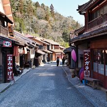 紅く、レトロな町並みだ
