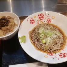 価格から考えれば満足できる味とボリュームでした。