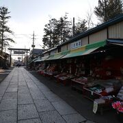 参道の売店も楽しみの一つです