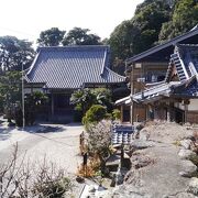 みたらし神社の隣。