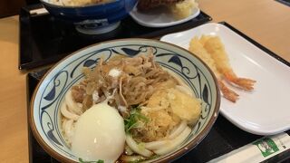 ワイキキの中心で日本のうどんを