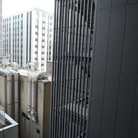 部屋からの眺め　南側はビルが目立つ