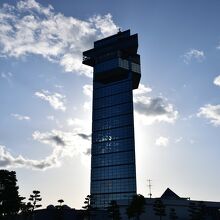 全面ガラス張りの大洗マリンタワー