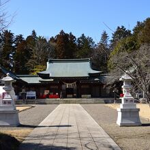 広い敷地の護国神社