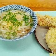 人気の讃岐うどん屋さんです。