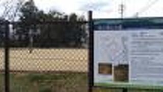 小さな公園をはさんで向こう側