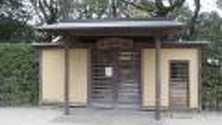 入口はしっかりと造られていました。