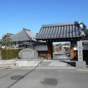 長岡宮内裏内郭回廊跡前の日蓮宗寺院