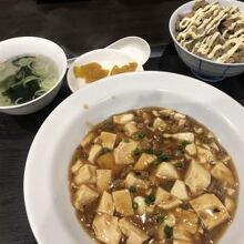 麻婆豆腐とチャーライ