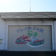 絵ぶたを飾る展示館