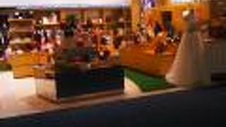 スイーツショップもあるかばんやさん