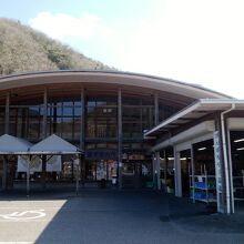 国道沿いの施設だ