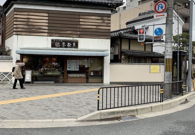 北野天満宮　鳥居すぐ