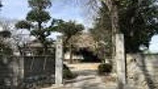 境内には六地蔵が安置されている