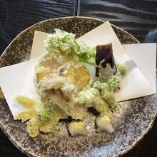 春野菜の天ぷらがパリッパリでした！