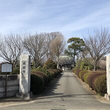 お寺の入口からから