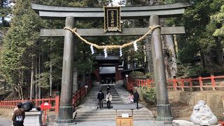 男体山の神と女峰山の神をまつる二荒山信仰の本社