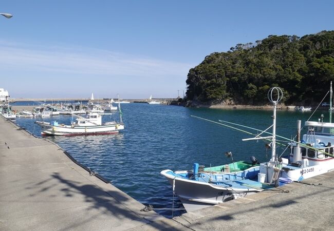 のどかな漁村。