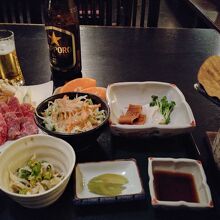 名物の飛騨牛朴葉みそ焼き。