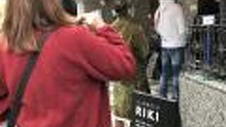 いつも行列のパン屋さん