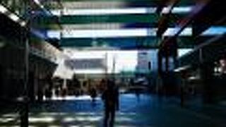 駅前の大きなショッピングモール！