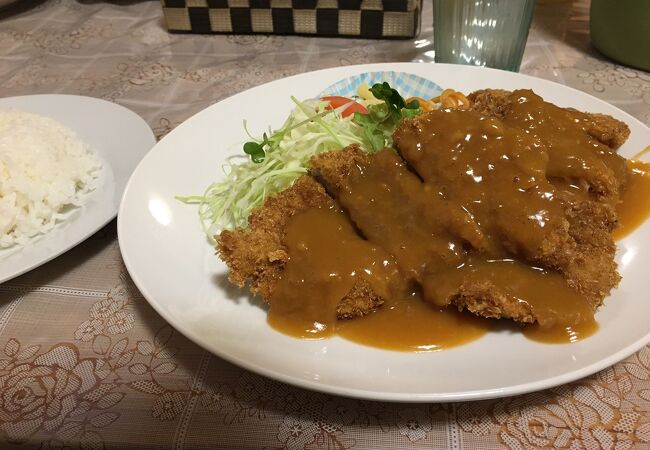 店の前の料理の写真と店名に釣られていただいた琉球豚のカツ