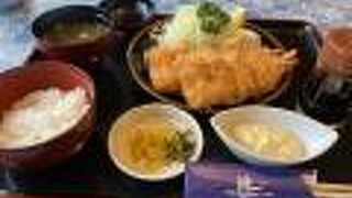 超特大！絶品エビフライに舌づつみ