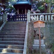 御本宮の近くにある神社です。