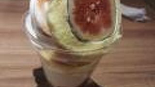 まるごといちじくロールとケーキ