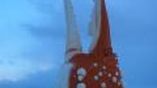 有名なカニの爪オブジェ