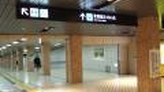 南北線からの乗り換えは歩きます