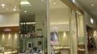 明るい店内です