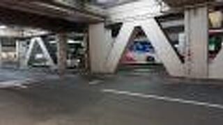 時の流れを感じさせるバスターミナル