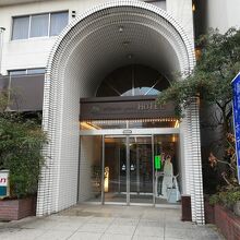 新潟パークホテルの正面玄関です。