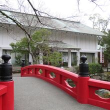 参道からはちょっと外れている