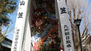 博多ど真ん中の櫛田神社、デカイ山笠も
