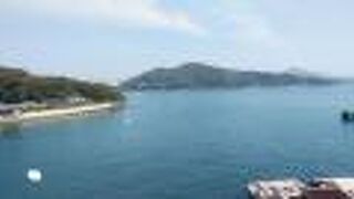 波の静かなリアス式海岸の海