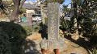 同志社大学設立の働きかけの中、この地で亡くなった