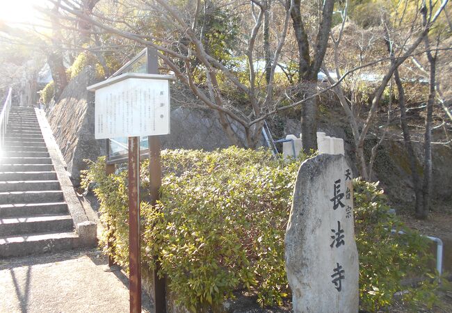 西山の麓の天台宗寺院