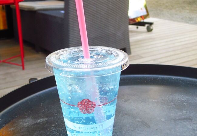 Cafe in Kinomiya Shrine, all seating is outdoors, so not recommended for use in rainy weather