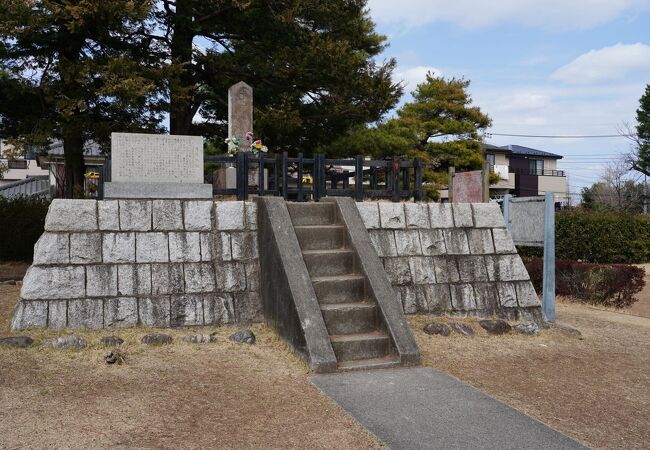 住宅街にひっそりと佇む城跡