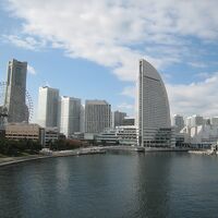 シティビューの部屋から見える大観覧車と横浜グランドインタコ