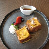 ブランチのフレンチトーストは珍しいキューブ型